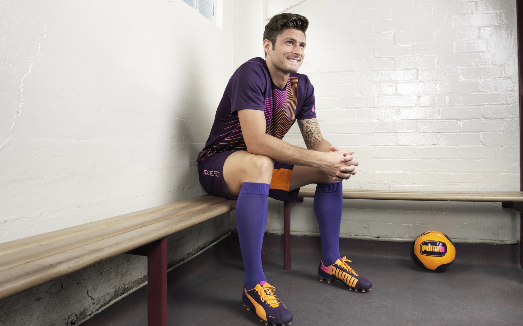 黄潜奇迹夜，比利亚雷亚尔决胜局带走芬兰，恩佐末节接管书写新章